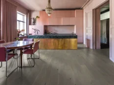 Třívrstvá dřevěná podlaha Kährs Dub Pearl Grey Plank