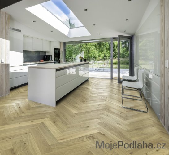 Dvouvrstvá dřevěná podlaha Kährs Herringbone Dub CC DIM bílý