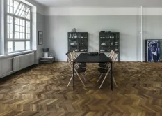 Třívrstvá dřevěná podlaha Kährs Dub Chevron Dark Brown
