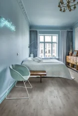 Třívrstvá dřevěná podlaha Kährs Dub Pearl Grey Strip