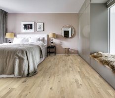 Třívrstvá dřevěná podlaha Kährs Beyond Retro Collection Dub Frosted Oat Strip