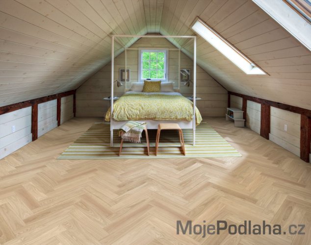 Dvouvrstvá dřevěná podlaha Kährs Herringbone Dub AB DIM bílý
