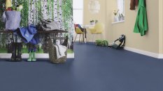 Eko vinylová podlaha lepená Wineo Purline 1500 Roll Chip Navi Blue