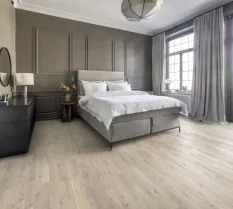 Třívrstvá dřevěná podlaha Kährs Beyond Retro Collection Dub Loft White Strip